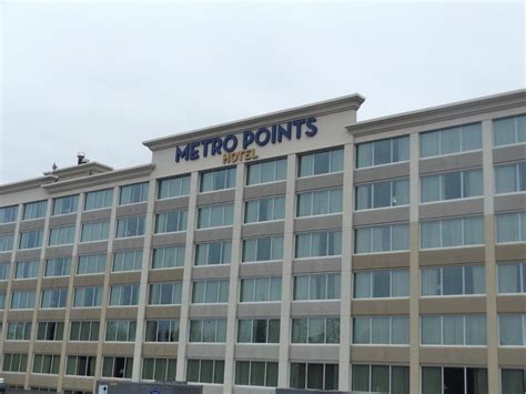 METRO POINTS HOTEL 